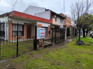 Casa de 3 ambientes, Berazategui · Vende Vivienda 3 Ambientes + Depto 2 Amb Planta Baja. (Berazategui)