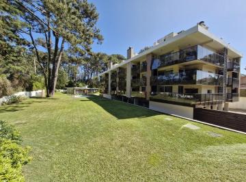 Departamento · 62m² · 3 Ambientes · 1 Cochera · Apartamento en Punta del Este. 2 Dorm. y Parrillero