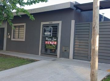 Casa · 90m² · 3 Ambientes · 1 Cochera · Casa en Venta de 3 Amb. a Estrenar en Ituzaingo Sobre Lote de 10 X 32 m