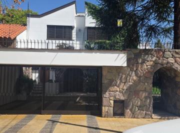 Casa de 13 ambientes, Ciudad de Mendoza · Casa en Venta Quinta Seccion