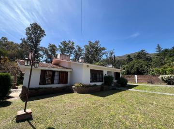 Casa de 7 ambientes, La Falda · Casa en Venta en La Falda, Villa Edén | 3 Dorm., Jardín y Cochera