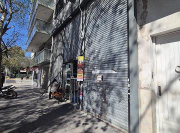 Local comercial · 360m² · 3 Ambientes · Local en Flores