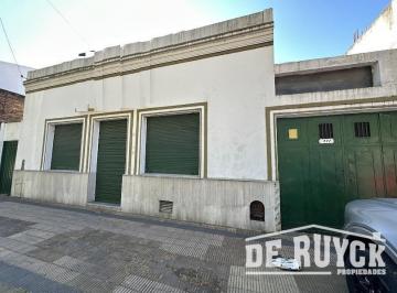 Local comercial · 145m² · 3 Ambientes · 2 Cocheras · Local con Vivienda, a Pasos Bajo Nivel, Facil Acceso a Autopista