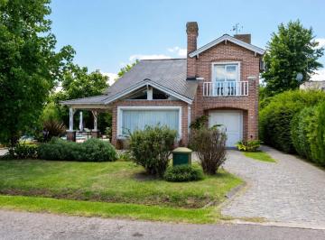 Casa · 210m² · 4 Ambientes · 6 Cocheras · Casa a La Venta en Country Banco Provincia