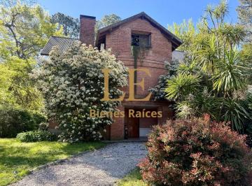 Casa · 250m² · 5 Ambientes · 4 Cocheras · Venta Casa Fincas del Lago