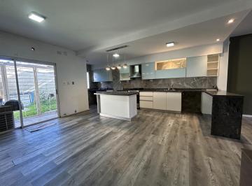 Casa · 163m² · 5 Ambientes · 1 Cochera · Venta - Casa en Maria Selva