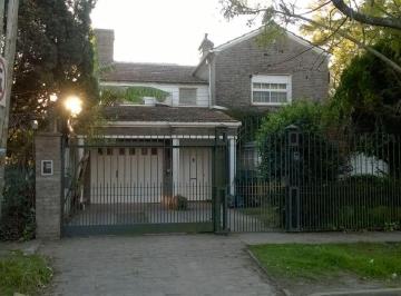Casa de 4 ambientes, Berazategui · Importante Chalet con 3 Dorm.