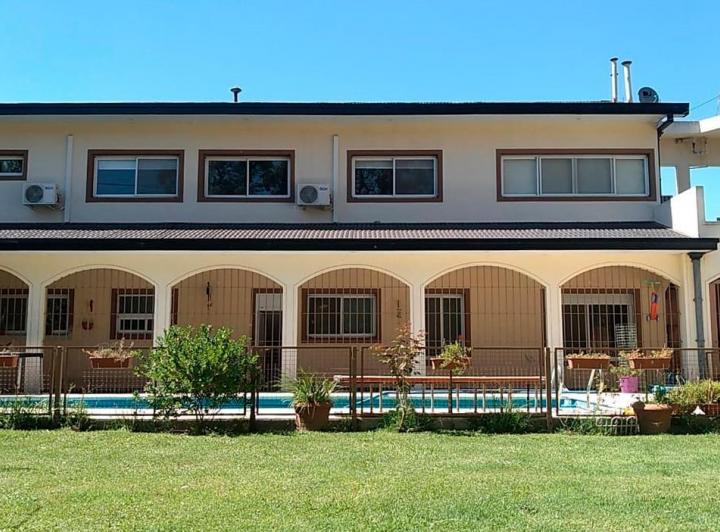 Casa · 300m² · 5 Ambientes · 1 Cochera