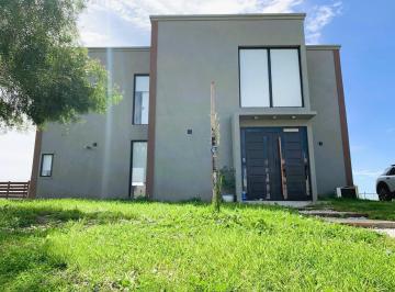 Casa · 200m² · 5 Ambientes · 2 Cocheras · Casa en Venta en Barrio Privado San Sebastián, Pilar, Área 8