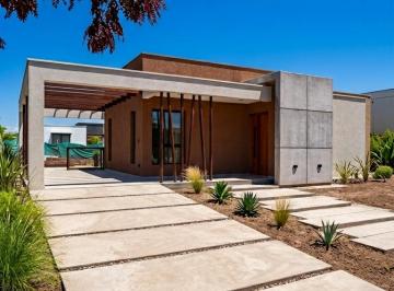 Casa de 3 ambientes, Maipú · Casa con 3 Dorm. en Venta en Lar de Vieytes 2, Terreno de 500 m²