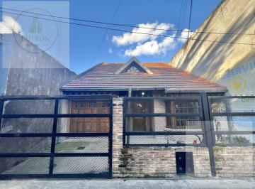 Casa · 130m² · 4 Ambientes · 1 Cochera · Casa Chalet 4 Ambientes en Venta Ezeiza - Apto Credito - Acepta Permuta