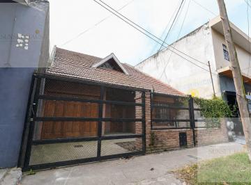 Casa · 130m² · 4 Ambientes · 1 Cochera · Casa Chalet 4 Ambientes en Venta Ezeiza - Apto Credito - Acepta Permuta