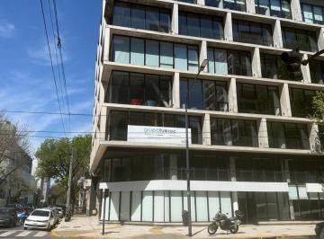 Local comercial · 185m² · Excelente Esquina en Alquiler en Parque Patricios Sobre Av Caseros.