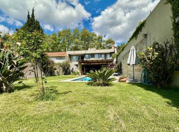 Casa de 6 ambientes, San Isidro · 6 Amb. San Isidro, Frente Al Hipódromo. Muy Sólida / Diseño y Calidad.