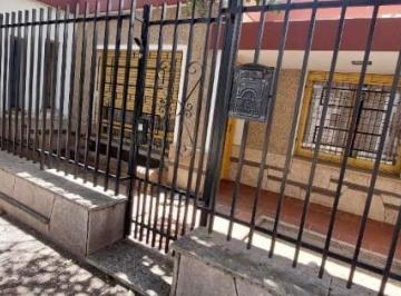 Casa · 149m² · 9 Ambientes · 1 Cochera · Casa en Venta Bº Alberdi - 3 Dorm.