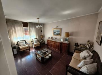 Casa de 13 ambientes, Córdoba · Casa Tres Dorm., Amplia, con Pileta, Terreno 497 m²