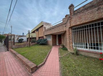 Casa de 13 ambientes, Córdoba · Casa con Pileta y 4 Dorm. en Zona Residencial Urca Barrio Escobar