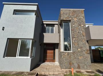 Casa de 7 ambientes, Kilómetro 11 · Casa en Venta Barrio Cortaderas Country II