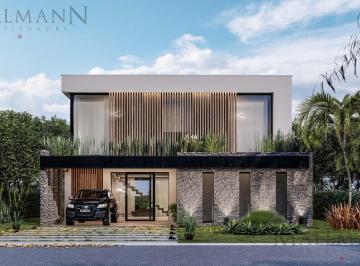 Casa · 247m² · 5 Ambientes · 2 Cocheras · Venta Casa 3 Dorm. a Estrenar en Barrio Campo Grande