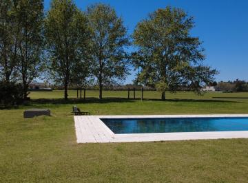 Casa · 294m² · 5 Dormitorios · Casa en Pilara