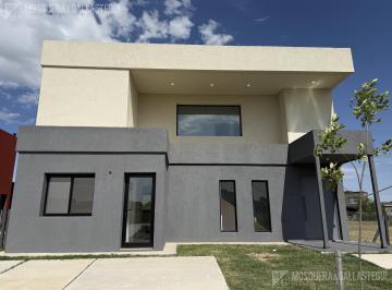 Casa · 150m² · 5 Ambientes · Casa Venta en Santa Lucia - Pilar del Este