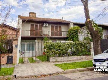 Casa · 170m² · 4 Ambientes · 1 Cochera · Casa en Venta en Martínez 4 Ambientes, Baño y Toilette, Jardín con Pileta. Dpto. 2 Amb Al Fondo.