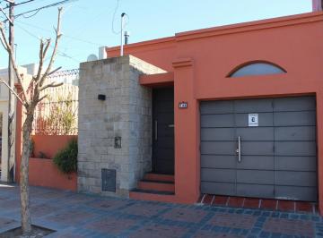 Casa · 190m² · 6 Ambientes · 1 Cochera · Casa en Junin