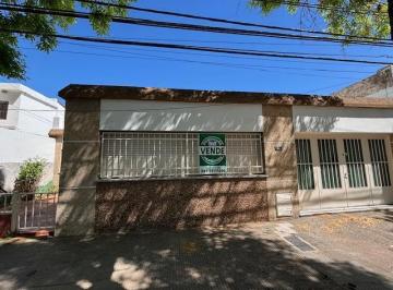 Casa · 220m² · 5 Ambientes · 2 Cocheras · Casa en Venta