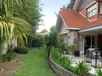 Casa de 8 ambientes, Lomas de Zamora · Chalet en Excelente Ubicación en Pleno Barrio Ingles de Temperley.