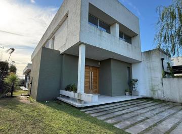 Casa · 173m² · 6 Ambientes · Casa de 3 Dorm. en Venta en El Barrio "El Quimilar", Calle 459 E/11 y 13