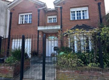Casa de 4 ambientes, Mar del Plata · Interesante Casa en Lote 10x33 Ubicada en El Corazon de Playa Grande