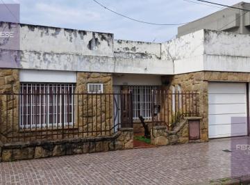 Casa · 155m² · 4 Ambientes · 2 Cocheras · Casa en Centro de Lujan
