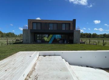 Casa · 296m² · 5 Ambientes · 2 Cocheras · Casa en Venta en Amarras, Puertos, Escobar