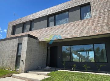 Casa · 296m² · 5 Ambientes · 2 Cocheras · Casa en Venta en Amarras, Puertos, Escobar