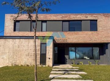 Casa · 296m² · 5 Ambientes · 2 Cocheras · Casa en Venta en Amarras, Puertos, Escobar