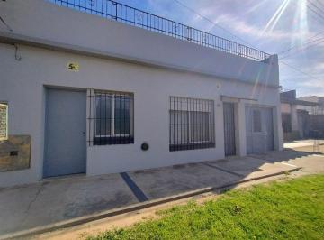 Casa · 400m² · 4 Ambientes · Casa Cuarto Ambientes Cochera Patio Quilmes Villa La Florida en Venta