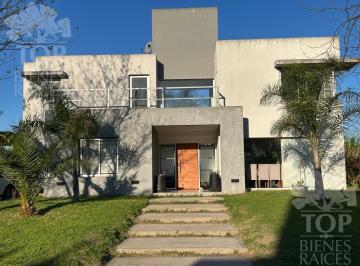 Casa · 230m² · 5 Ambientes · 6 Cocheras · Casa en El Canton Islas