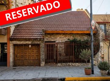 Casa de 4 ambientes, Liniers · Casa en Venta