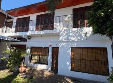 Casa · 211m² · 5 Ambientes · 3 Cocheras · Venta Casa 5 Ambientes, Oportunidad en Castelar Norte.