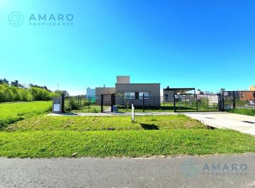 Casa · 63m² · 2 Ambientes · 2 Cocheras · Venta · Casa · un Dormitorio · Jardin · Funes · Don Mateo