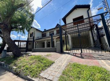 Casa · 554m² · 7 Ambientes · 2 Cocheras · Venta Casa Villa Belgrano 5 Dorm.