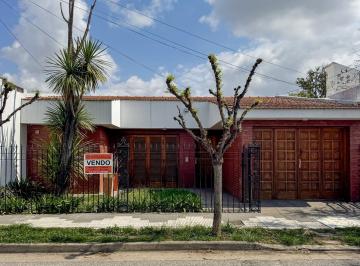 Casa · 176m² · 7 Ambientes · 1 Cochera · Casa General Roca, Barrio Belgrano
