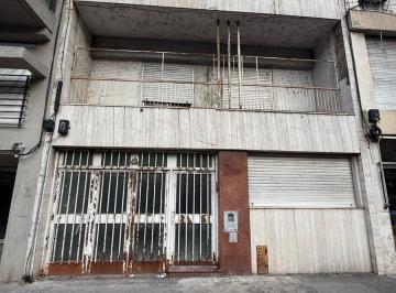 Casa · 168m² · 4 Ambientes · 1 Cochera · Venta Casa a Reciclar Centro Tres Dorm.