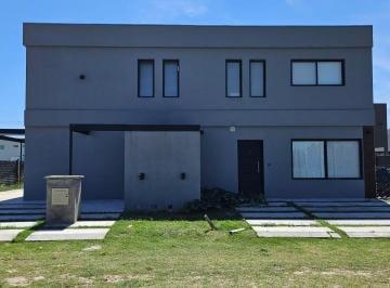 Casa · 120m² · 4 Ambientes · 2 Cocheras · Casa en Barrio Cerrado Spring Park