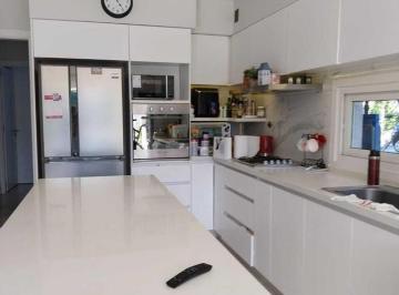 Casa · 230m² · 5 Ambientes · 2 Cocheras · Casa en Alquiler 4 Dorm. Amoblada Barrio Tipas Nordelta