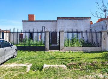 Casa de 5 ambientes, Cañuelas · Hermosa Casa en Barrio Super Tranquilo y Seguro!