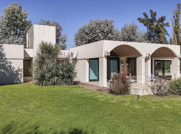 Casa · 250m² · 7 Ambientes · Casa en Venta en Highland Park.