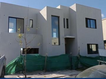 Casa · 194m² · 6 Ambientes · Casa en Venta en Santa Elisa, Pilar del Este, Pilar