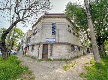 Casa · 225m² · 4 Ambientes · 1 Cochera · Casa en Venta en Lanus Oeste