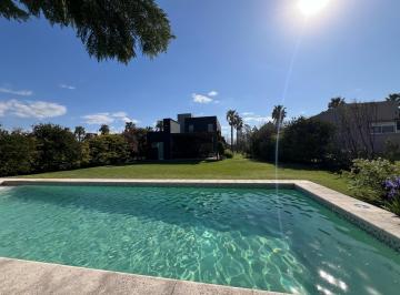 Casa · 170m² · 5 Ambientes · 2 Cocheras · Casa - Puerto Roldan